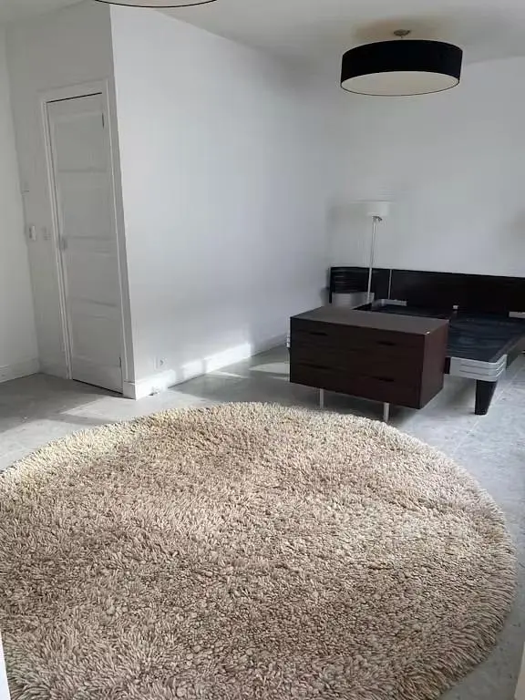 Schlafzimmer; tageslicht, holzboden