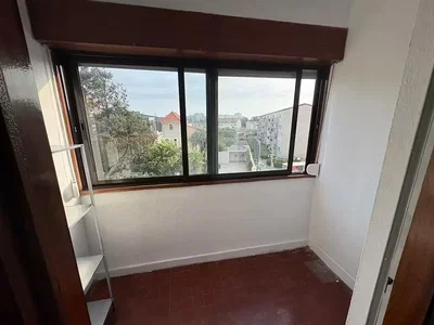 Outro; vista, luz natural, precisa de renovação