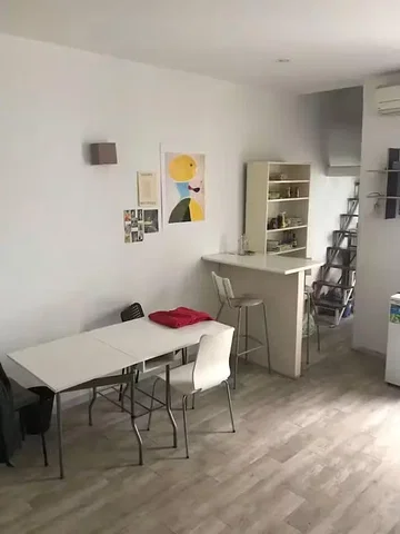 Kitchen; tile floor, natural light