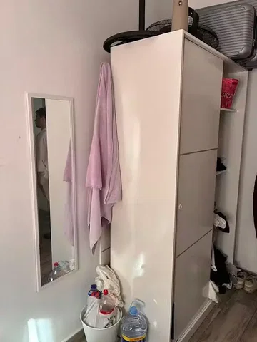 Garderobe; tegelvloer