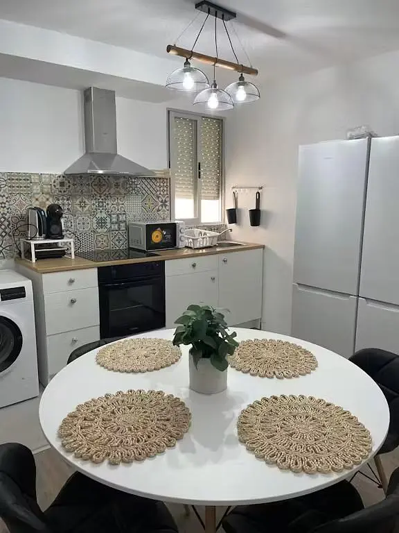 Küche; küchengeräte, holzboden, renoviert, tageslicht