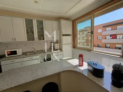 Кухиња; кухињски апарати, поглед, природно светло