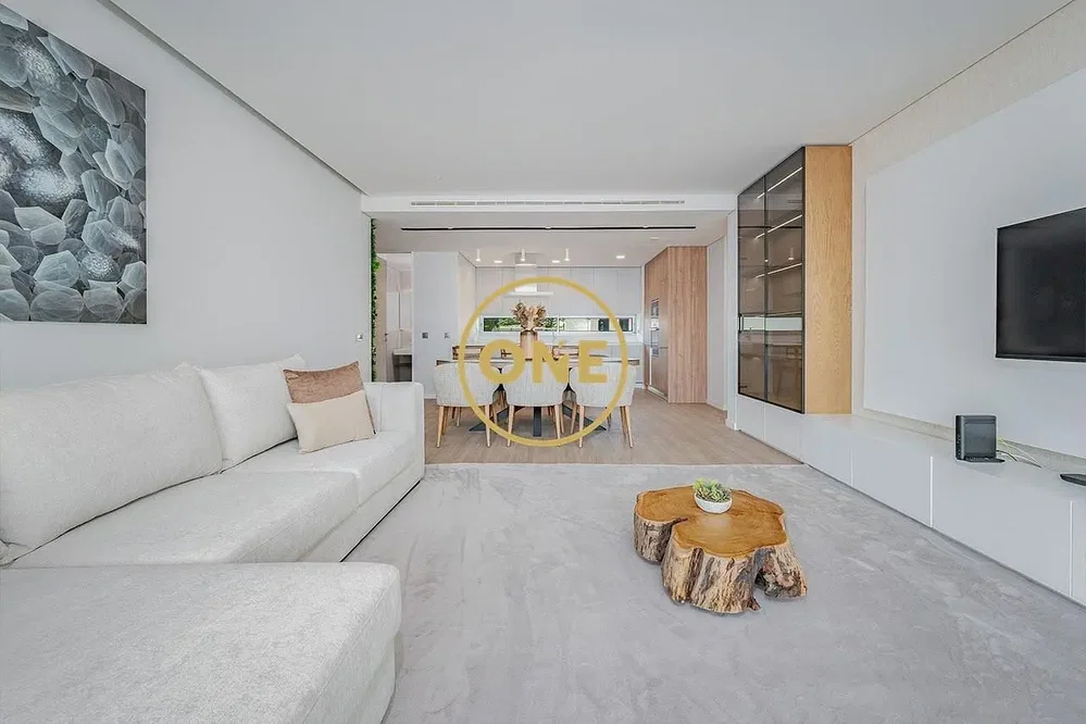 Wohnzimmer; tageslicht, moderner stil, holzboden