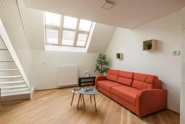 Wohnzimmer; holzboden, tageslicht