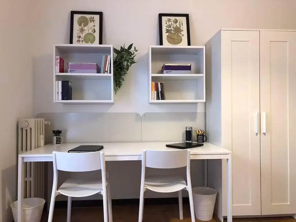 Chambre d'enfant; parquet, lumière naturelle, style moderne