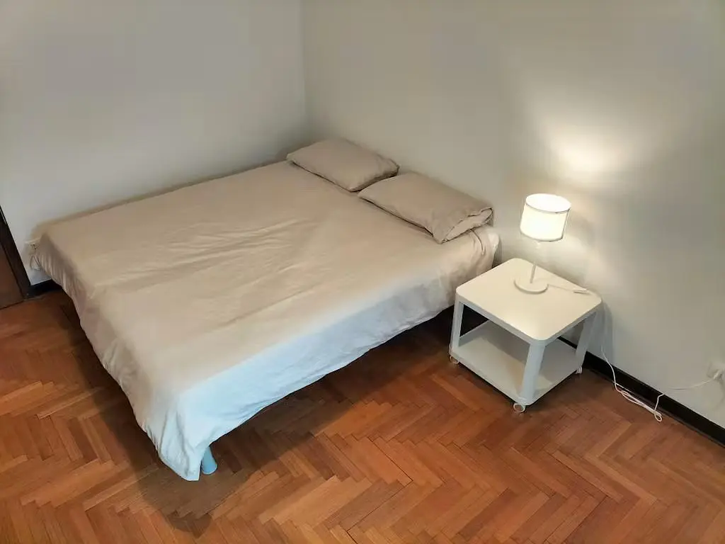 Chambre; parquet, lumière naturelle