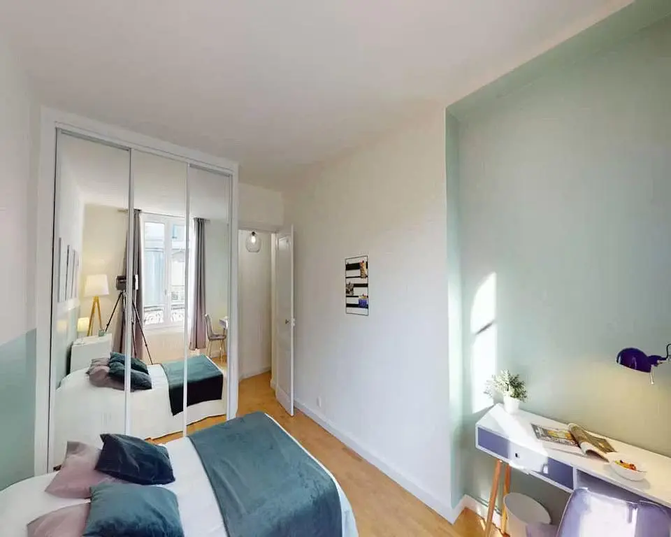 Schlafzimmer; tageslicht, holzboden