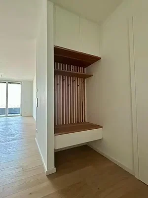 Otro; suelo de madera, luz natural