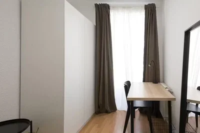 Altro; luce naturale, pavimento in legno