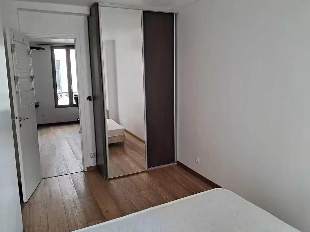 Schlafzimmer; holzboden, tageslicht