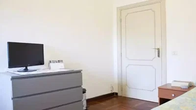 Spavaća soba; drveni pod, prirodno svjetlo