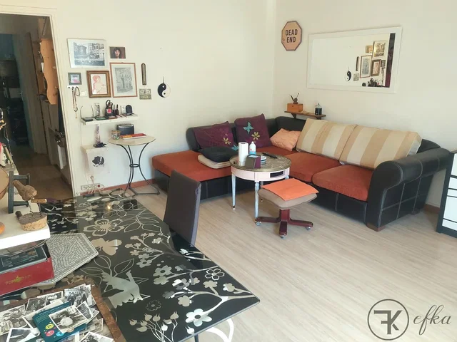 Living room; wood floor, rustic style, natural light
