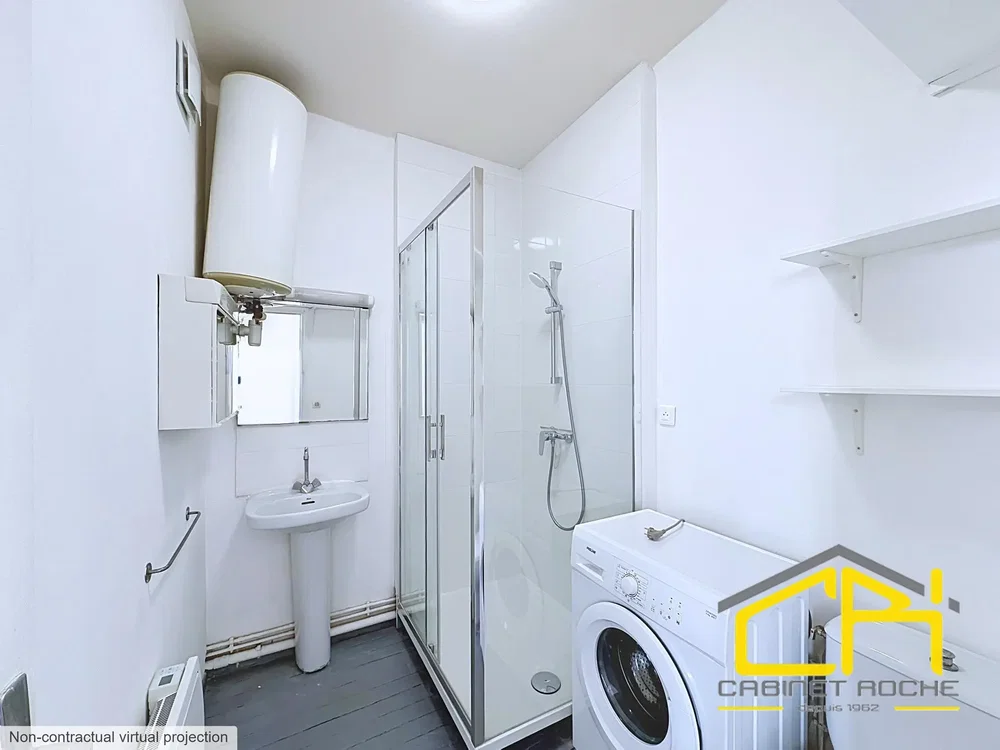 Badezimmer; fliesenboden, tageslicht