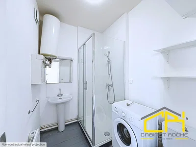 Badezimmer; fliesenboden, tageslicht