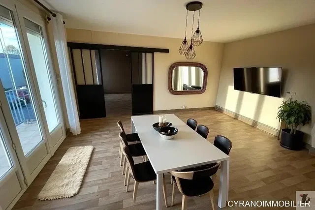 Living room; natural light, wood floor, modern style