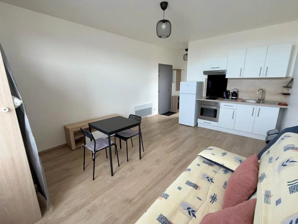 Wohnzimmer; küchengeräte, holzboden, tageslicht, moderner stil