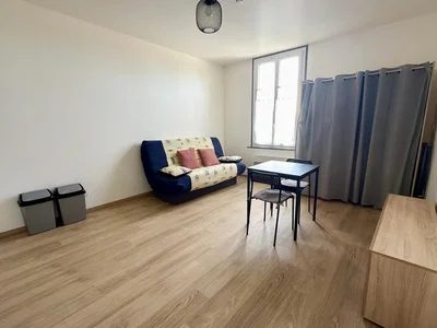 Wohnzimmer; holzboden, tageslicht