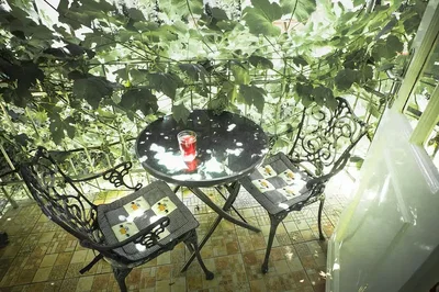 Balkon; tageslicht, fliesenboden