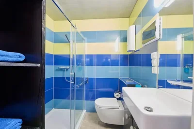 Badezimmer; fliesenboden, renoviert, tageslicht