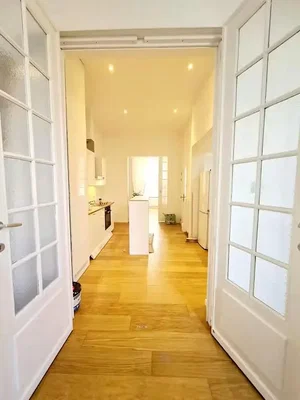 Küche; tageslicht, holzboden, küchengeräte