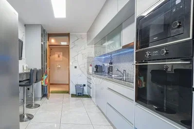 Kuhinja; kuhinjski aparati, pločice, renoviran, prirodno svjetlo