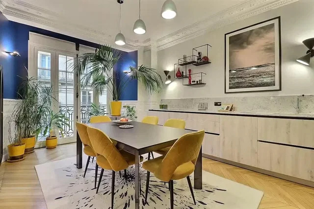 Küche; küchengeräte, tageslicht, holzboden, moderner stil