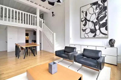 Wohnzimmer; holzboden, tageslicht, moderner stil