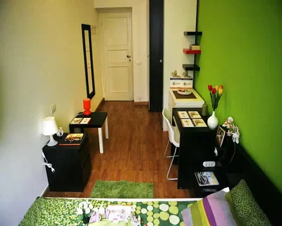 Slaapkamer; houten vloer, natuurlijk licht