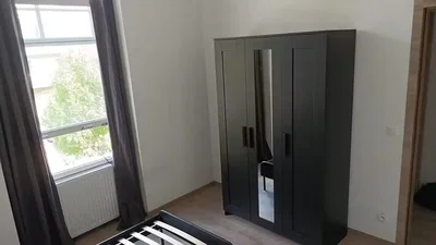 Camera da letto; luce naturale, pavimento in legno