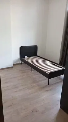 Camera da letto; pavimento in legno, luce naturale