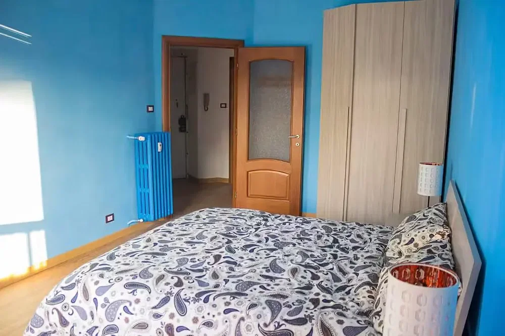 Schlafzimmer; tageslicht, holzboden