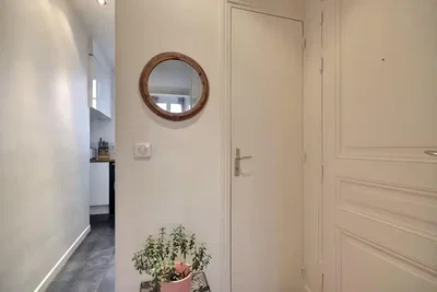 Cloakroom; natural light, tile floor