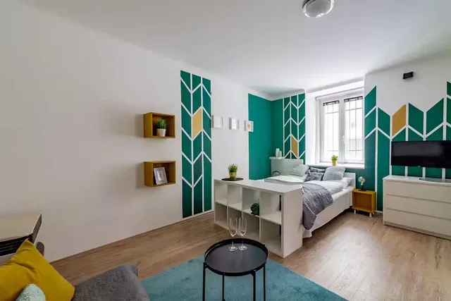 Bedroom; wood floor, natural light, modern style