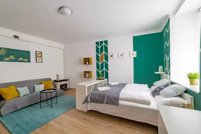 Bedroom; wood floor, natural light, modern style