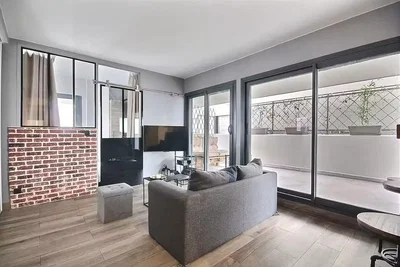 Wohnzimmer; holzboden, tageslicht, moderner stil
