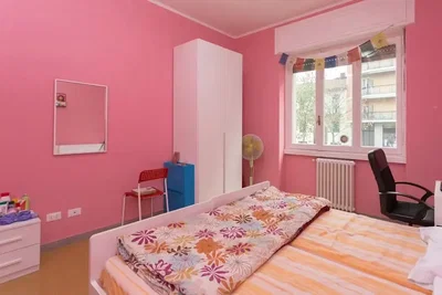 Schlafzimmer; tageslicht, holzboden