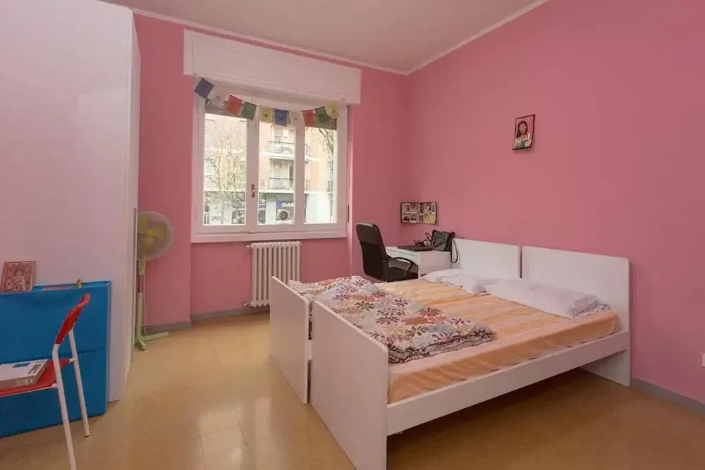 Schlafzimmer; tageslicht, holzboden