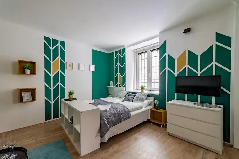 Bedroom; wood floor, natural light, modern style