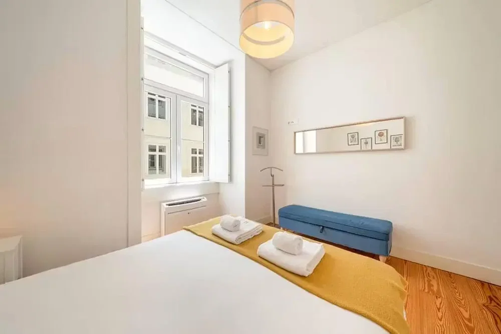 Schlafzimmer; tageslicht, holzboden