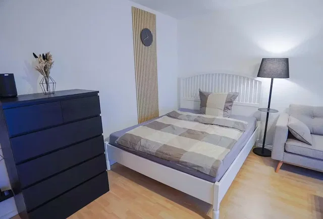 Chambre; parquet, lumière naturelle