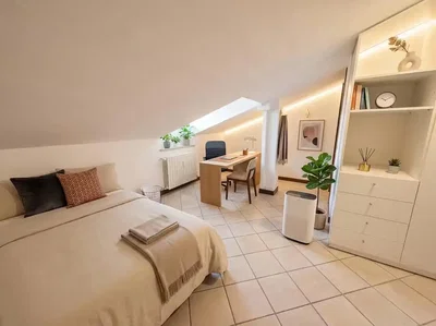 Schlafzimmer; tageslicht, fliesenboden