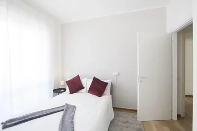 Schlafzimmer; tageslicht, holzboden