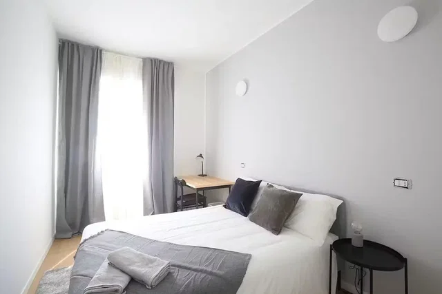 Bedroom; natural light, modern style