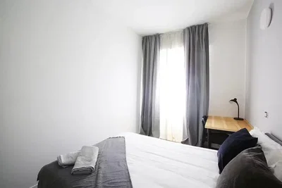 Schlafzimmer; tageslicht, holzboden