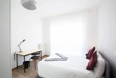 Schlafzimmer; tageslicht, holzboden