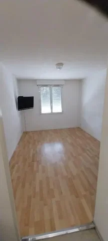 Schlafzimmer; holzboden, tageslicht