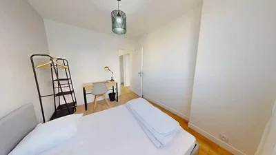 Schlafzimmer; holzboden, tageslicht