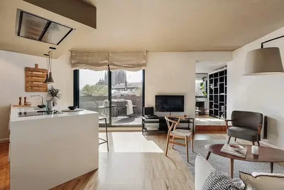 Soggiorno; vista, luce naturale, stile moderno, pavimento in legno