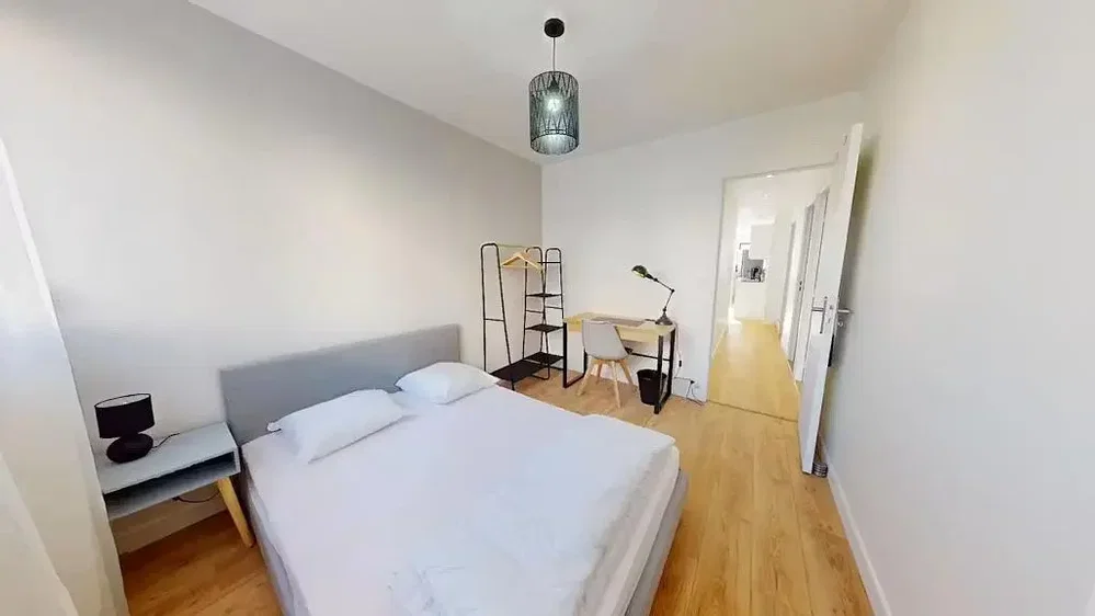 Schlafzimmer; tageslicht, holzboden