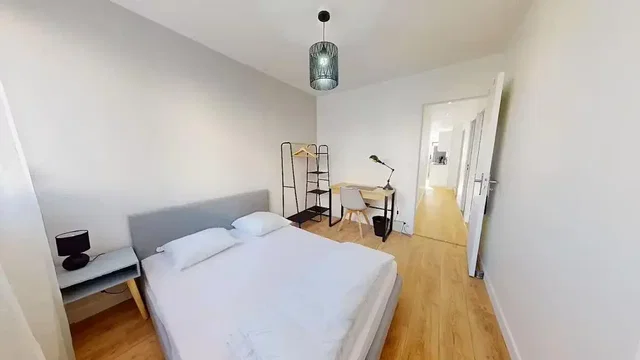 Schlafzimmer; tageslicht, holzboden